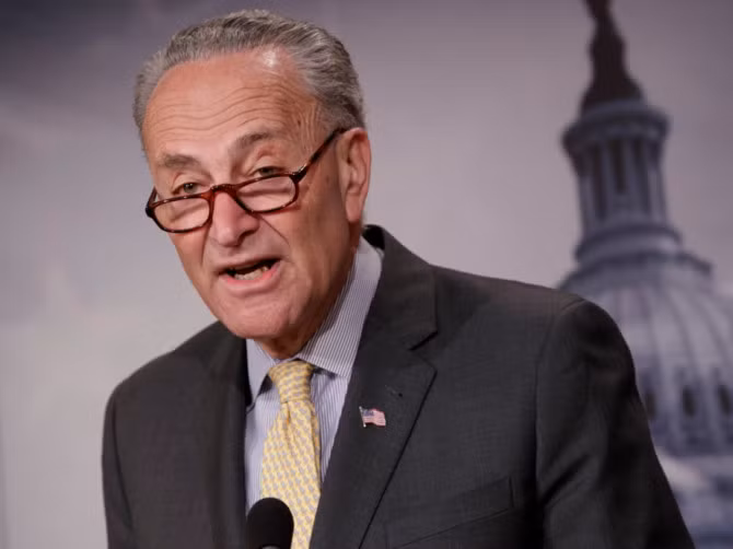 Ông Chuck Schumer đã được Đảng Dân chủ Thượng viện nhất trí bầu làm lãnh đạo đảng sau khi Thượng nghị sĩ Harry Reid nghỉ hưu.