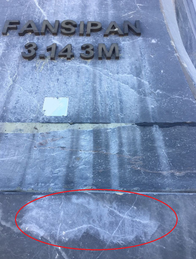 Mặc dù ban quản lý khu vực đã nhanh chóng xử lý để xóa bỏ nhưng thời gian khắc phục nguyên vẹn các vết xước cũng không hề đơn giản.