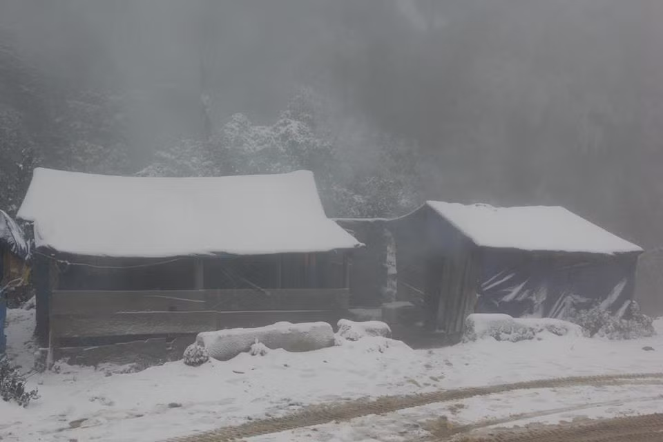 Việc chia sẻ những tấm ảnh cũ và tạo nên sự kiện mới đã từng bị dân mạng lên án rất nhiều thời gian qua. Đặc biệt sau khi một nickname đã lan truyền hình ảnh Sa Pa có tuyết khiến dân mạng thích thú nhưng khi lên đến nơi thì trời mới chỉ lạnh chưa tới mức có tuyết.