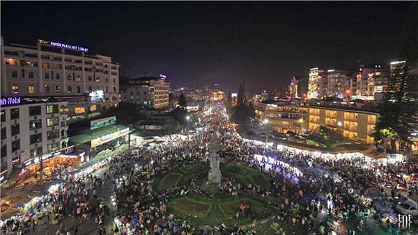 Các cơ sở kinh doanh dịch vụ ăn uống tại Đà Lạt cũng rơi vào tình trạng quá tải vào giờ cao điểm.