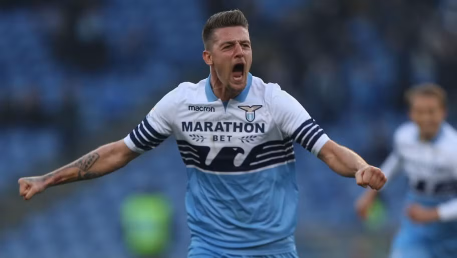 Theo La Repubblica, Inter Milan chuẩn bị một đề nghị vào giờ chót với một khoản tiền mặt không nhỏ kèm theo 2 cầu thủ chất lượng Matteo Politano và Roberto Gagliardini để thuyết phục Lazio nhả Sergej Milinkovic-Savic - mục tiêu của M.U suốt thời gian qua.