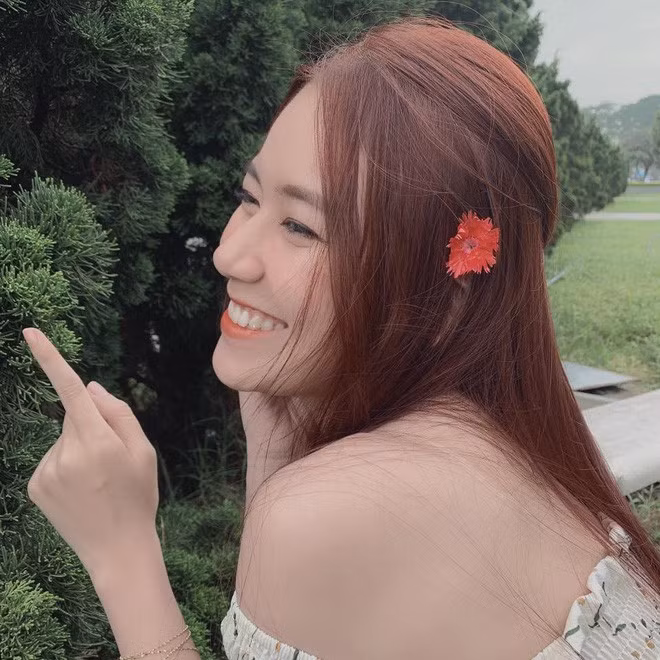 Dẫu vậy, thời gian trôi qua, ai rồi cũng khác. Thiên Di cũng vậy, cô bạn bây giờ đã sở hữu nhan sắc xinh đẹp, tỏa sáng vô cùng.