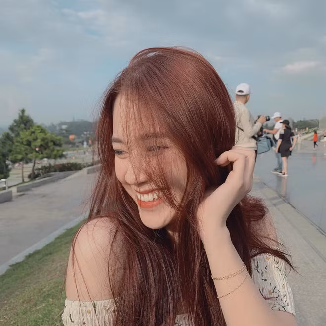 Sự thay đổi của Thiên Di khiến mọi người khi nhìn ảnh còn phải nhận xét nhìn cô nàng cứ như thành viên của một nhóm nhạc idol nữ nào đó của Hàn Quốc.