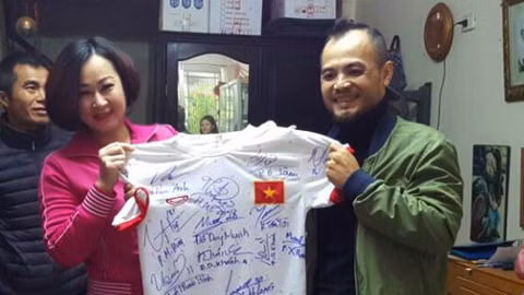 Sau khi phát hiện ra mình mắc bệnh ung thư trực tràng, Trần Lập vẫn đều đặn ra sân để động viên tinh thần anh em thi đấu. Ảnh: FBNV.