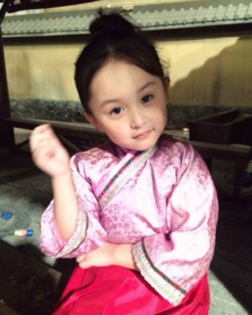 Sở Điềm bắt đầu được nhiều người biết tới qua vai diễn Tiểu Mị Nguyệt trong bộ phim bom tấn cổ trang Mị Nguyệt truyện.