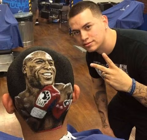 Gần đây, mạng xã hội đang có một đề tài gây sốt cộng đồng chính là mốt cắt tóc chân dung lên đầu.