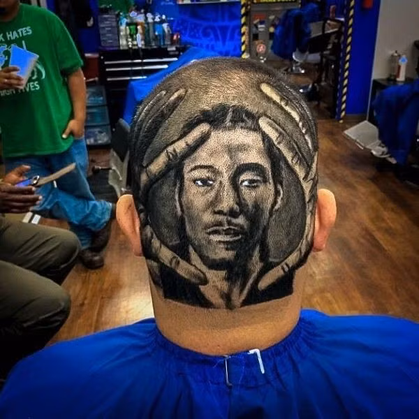 Mỗi kiểu đầu anh tạo ra đều không khác nào một tác phẩm nghệ thuật.