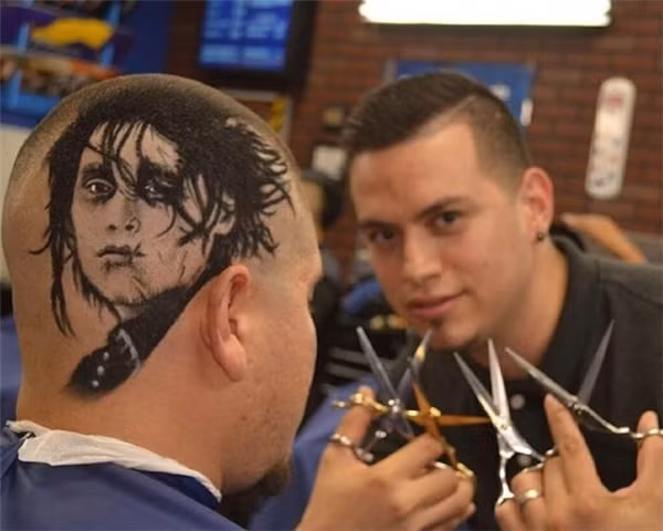 Trào lưu cắt tóc chân dung được xuất phát anh chàng có tên Rob Ferrel - một nhà tạo mẫu tóc chuyên nghiệp San Antonio - Mỹ.