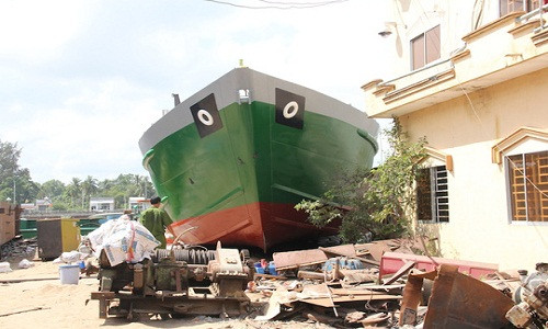 Bi sa lan de, mot cong nhan tu vong