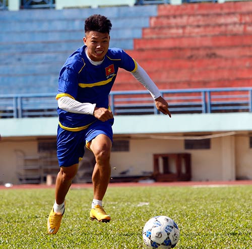 Tuy nhiên ở góc nhìn của mình, rất có thể HLV Park Hang-seo và cộng sự đang muốn tìm kiếm một giải pháp đa năng, mang tính tức thời cho chiến dịch ngắn hạn tới đây. Văn Thành có thể xem là một tuýp cầu thủ như vậy.