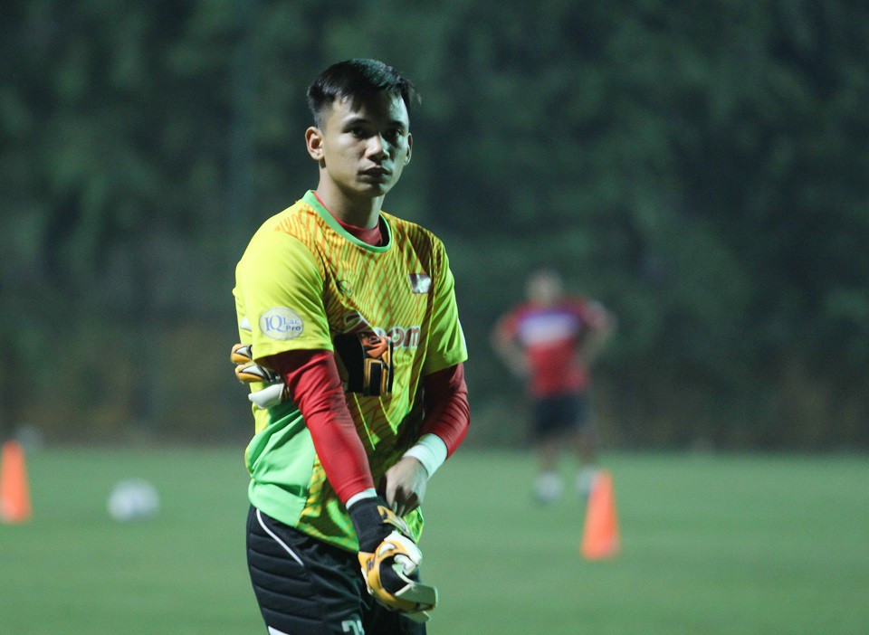 Tuy nhiên với BHL ĐT Việt Nam, Văn Cường chỉ là phương án phụ, mang tính chiến lược hòng tạo sự cạnh tranh nhiều hơn với Văn Lâm, Tuấn Mạnh và cả Tiến Dũng.