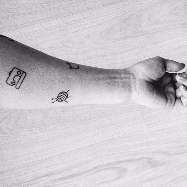 Hình xăm dành cho những cô nàng đam mê với may vá.