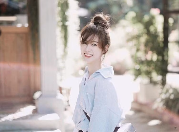 Pimtha là một trong những gương mặt hot girl nổi tiếng bậc nhất Thái Lan với biệt danh " hot girl fashion" bởi phong cách thời trang vô cùng đa dạng và biến hóa.