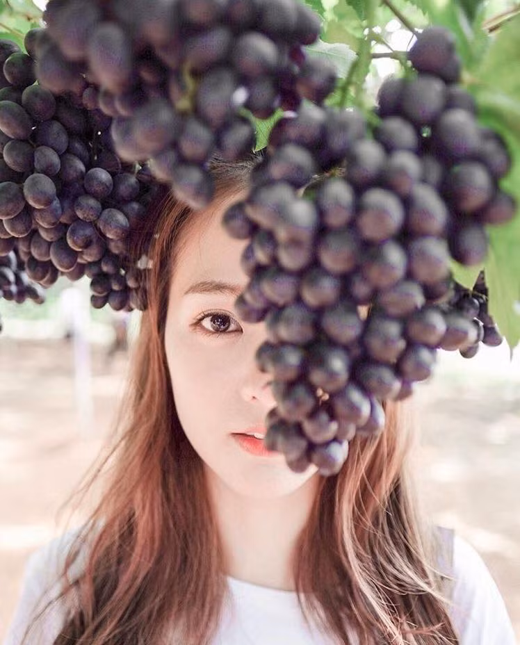 Bên cạnh đó, cô nàng hot girl xinh đẹp xứ Thái Pimtha còn được vạn người mê khi sở hữu tới hơn 2 triệu lượt theo dõi, mỗi ảnh cô đăng lên có trung bình hơn 60k like trên trang cá nhân Instagram.