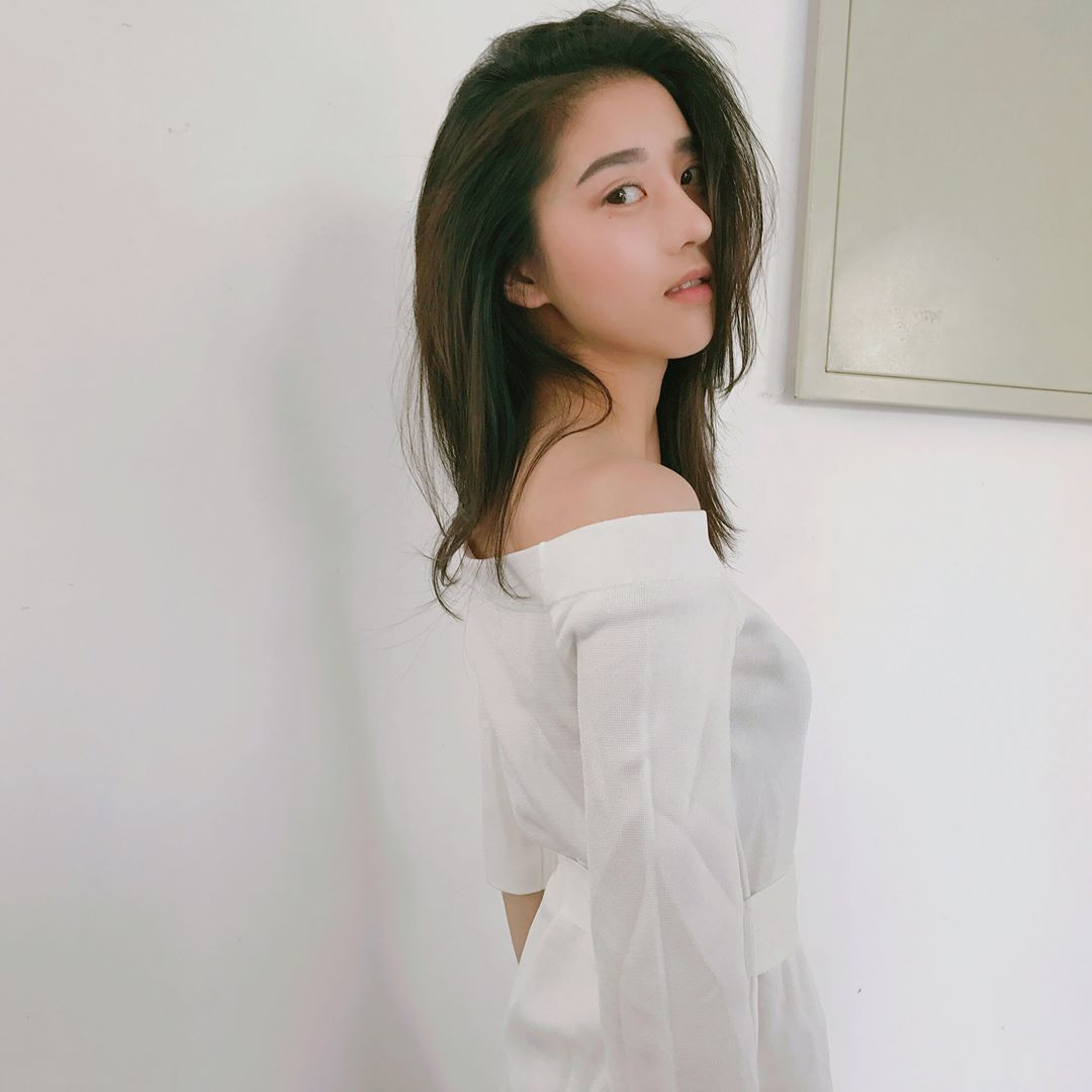 Gương mặt trong sáng, thánh thiện của hot girl mang 2 dòng máu Đài Loan và Singapore đã nhanh chóng chiếm được cảm tình từ người hâm mộ.