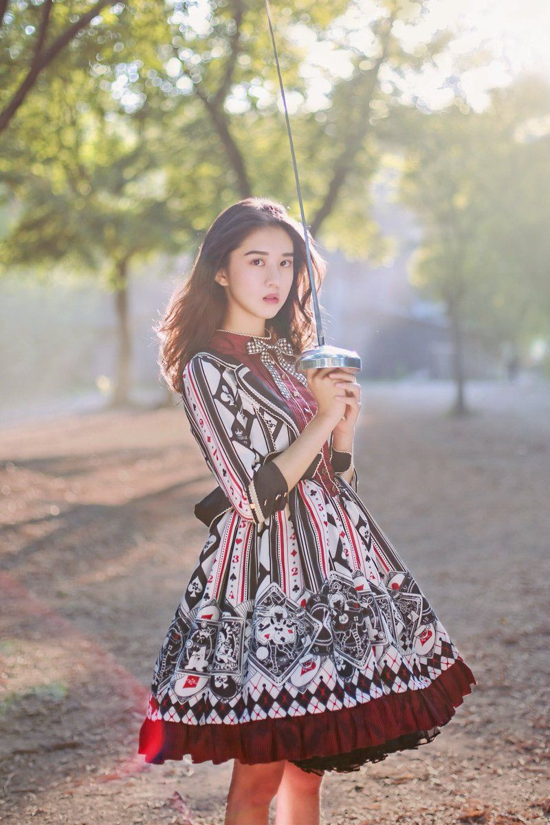 Nhiều dân mạng cho rằng, Eleanor là mẫu người trẻ hiện đại, không chỉ nổi tiếng nhờ nhan sắc mà còn bằng tài năng bản thân mình sở hữu.