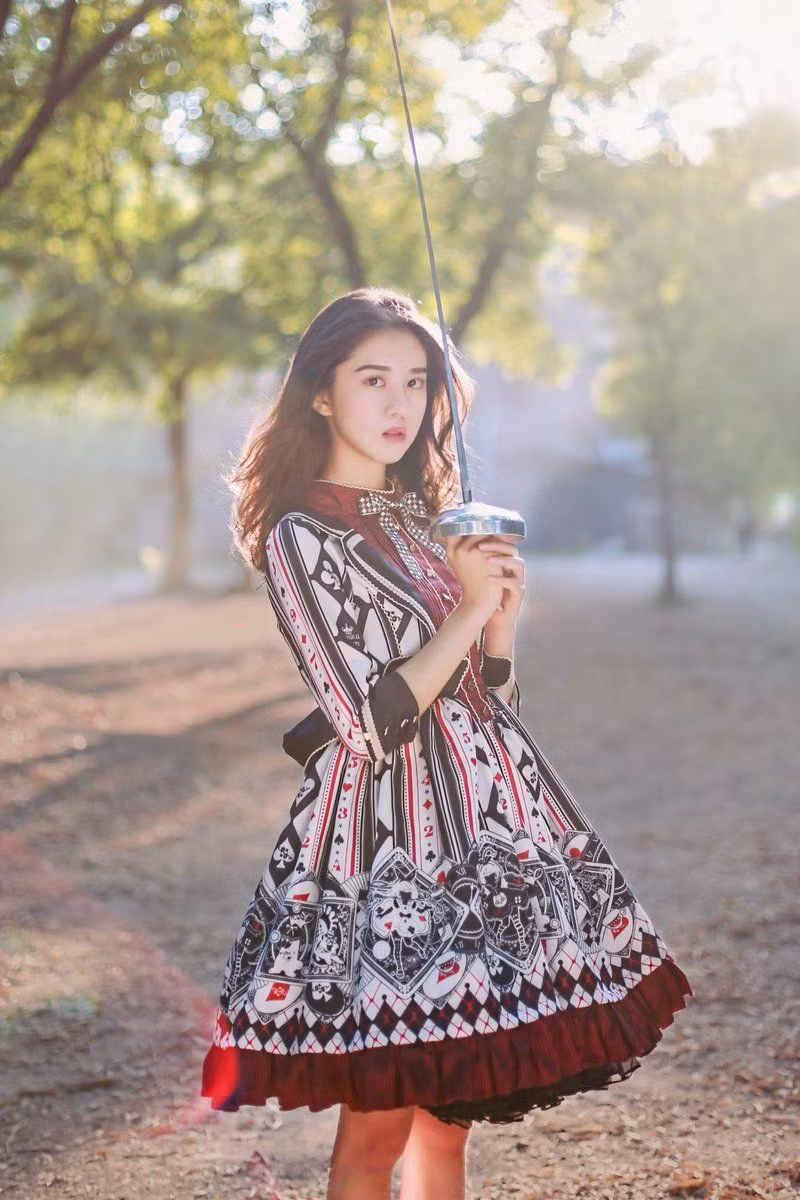 Nhiều dân mạng cho rằng, Eleanor là mẫu người trẻ hiện đại, không chỉ nổi tiếng nhờ nhan sắc mà còn bằng tài năng bản thân mình sở hữu.