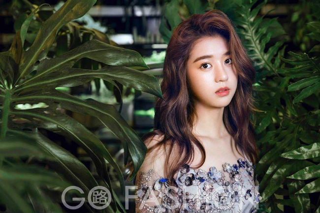 Ở tuổi 19, "hot girl quả táo" đã có trong tay mọi thứ. Tuy nhiên, cô vẫn ưu tiên dành thời gian hoàn thành tốt việc học tập ở trường.