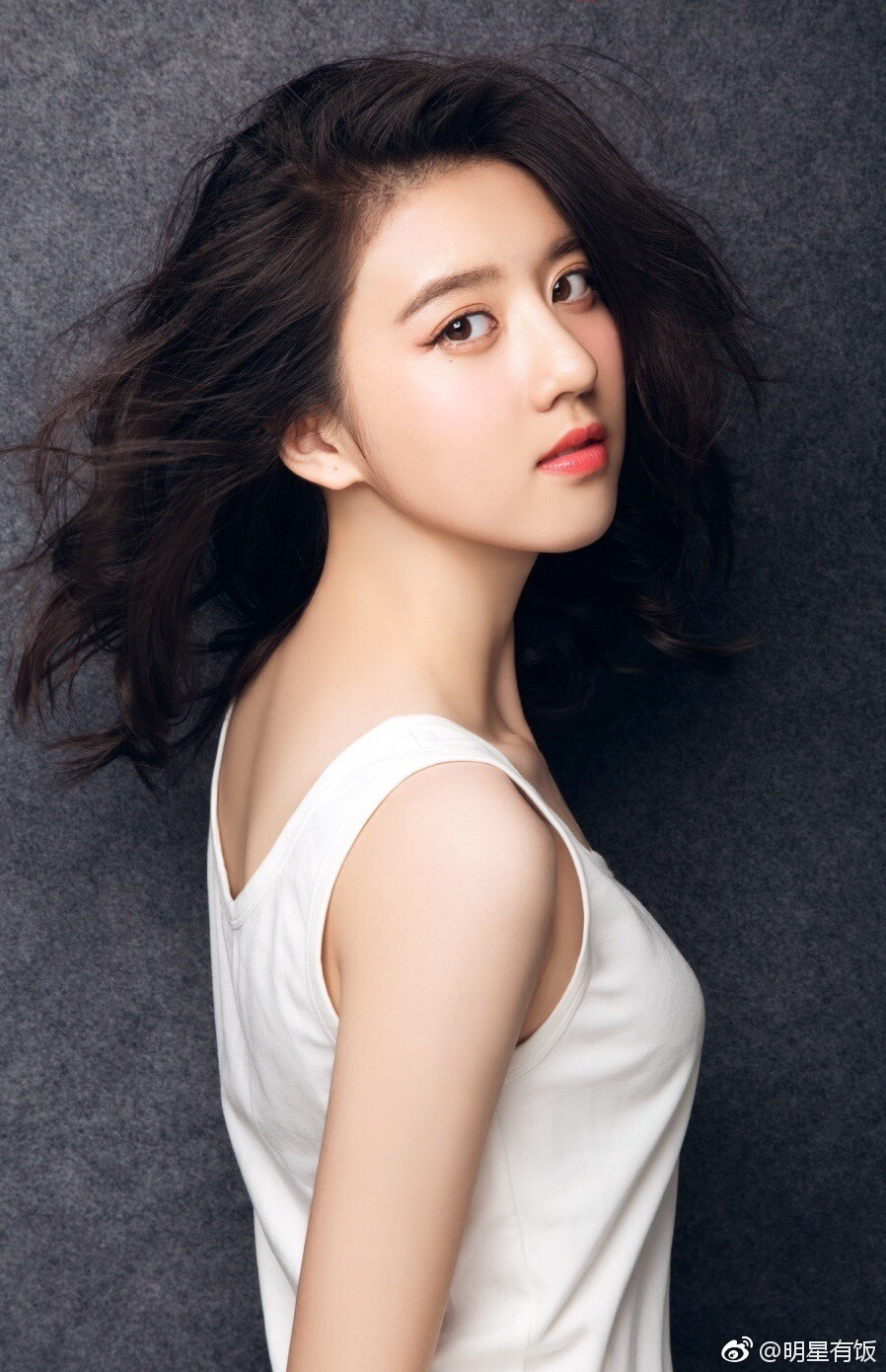 Cùng xem thêm một số hình ảnh của Eleanor Lee - "hot girl quả táo" nổi lên sau khi được gắn tên với quảng cáo của công ty Apple.