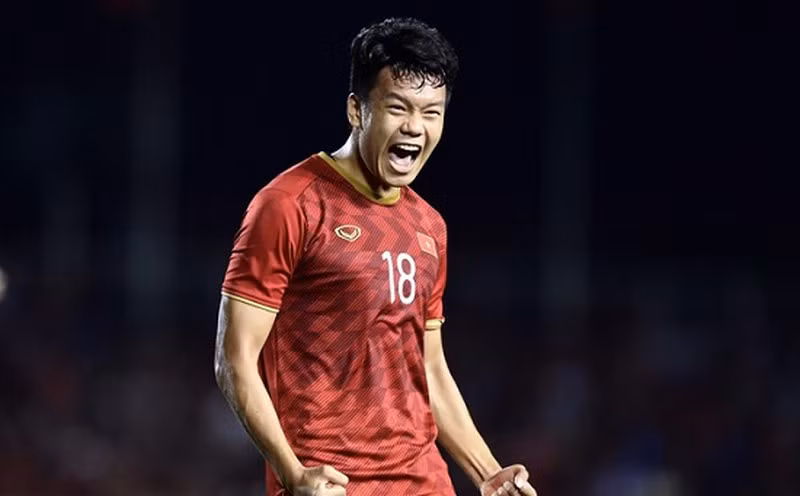 Tuy nhiên, với nỗ lực hết mình, U22 Việt Nam cuối cùng cũng có bàn thắng gỡ hòa do công của Thành Chung trước khi Hoàng Đức "nã đại bác" toang lưới thủ thành Nadeo ấn định chiến thắng 2-1