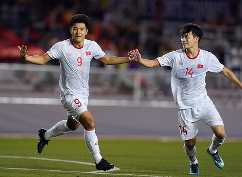 Dù gặp khó trước thế trận "đổ bê tông" của Singapore nhưng nhờ một phút tỏa sáng của Đức Chinh, U22 Việt Nam vượt qua đối thủ này với tỷ số tối thiểu 1-0.