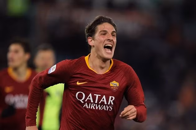 Truyền thông Italia đưa tin, Juventus đã bắt đầu tiếp cận Nicolo Zaniolo và sẵn sàng đàm phán với AS Roma để chiêu mộ tài năng trẻ này.