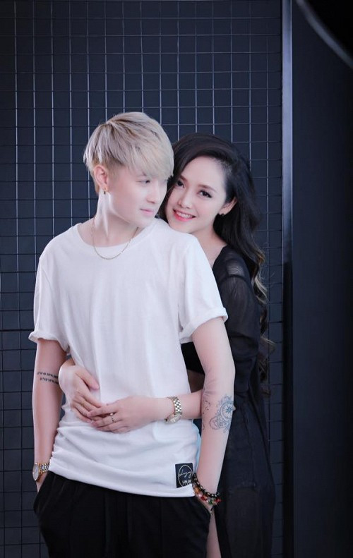 Với Ngọc Trang, cô được chú ý tới khi là MC truyền hình sở hữu ngoại hình xinh đẹp, duyên dáng. Nhưng khi cô công khai người tình đồng tính của mình cô khiến NHM vô cùng bất ngờ bởi đó không ai khác chính là Jay Lin, một cô nàng đồng tính có vẻ đẹp nam tính, hoàn hảo không tì vết.