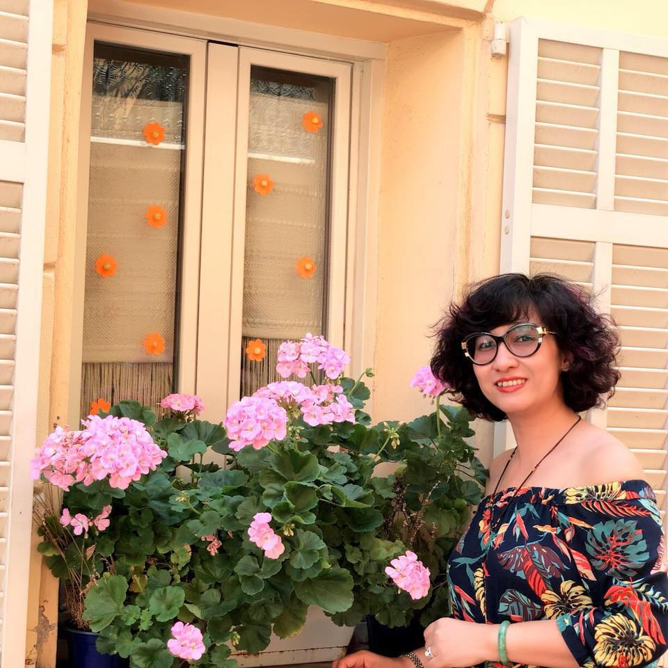 Dù chênh lệch khá nhiều tuổi nhưng BTV Vân Anh và chồng vẫn rất hạnh phúc. Chị thường khoe những bó hoa đẹp được tặng.