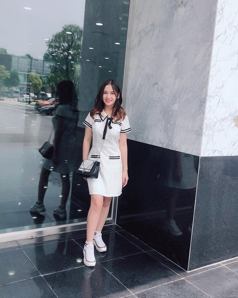 Tình yêu với âm nhạc cứ thế lớn dần, mỗi ngày, Lan Anh đều dành khoảng 2 đến 3 tiếng nghe nhạc và nhẩm hát theo các bài hát mình thích.