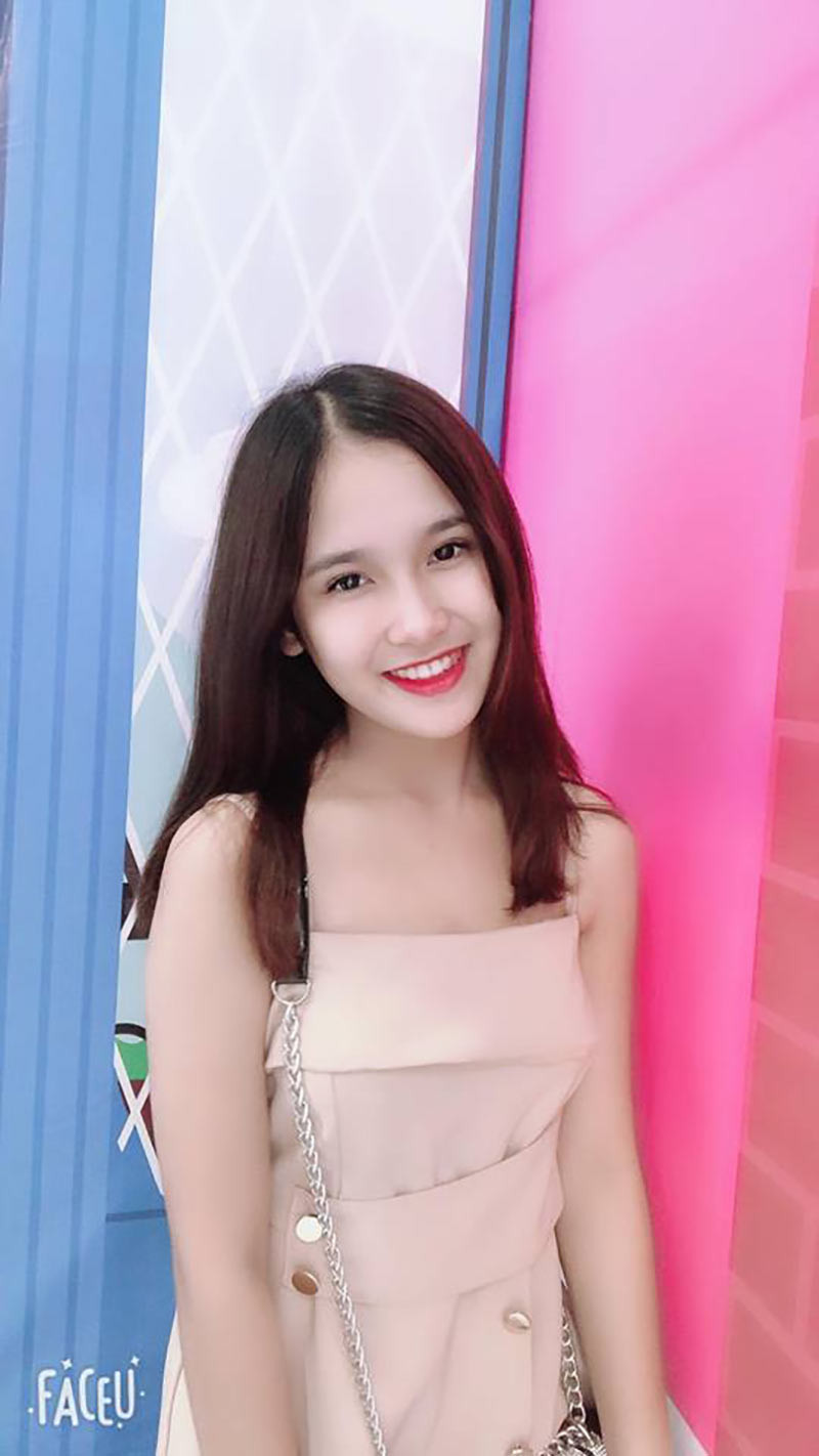 Kể về năng khiếu âm nhạc của mình, Lan Anh kể rằng từ ngày bé được ở chung với bà nội, đêm đến nội thường mở đài, phát các bài hát dân ca, nhạc vàng, nhạc đỏ. Nữ sinh 10X Hòa Bình khi đó cứ ngân nga theo, dần trở thành một thói quen khó bỏ.