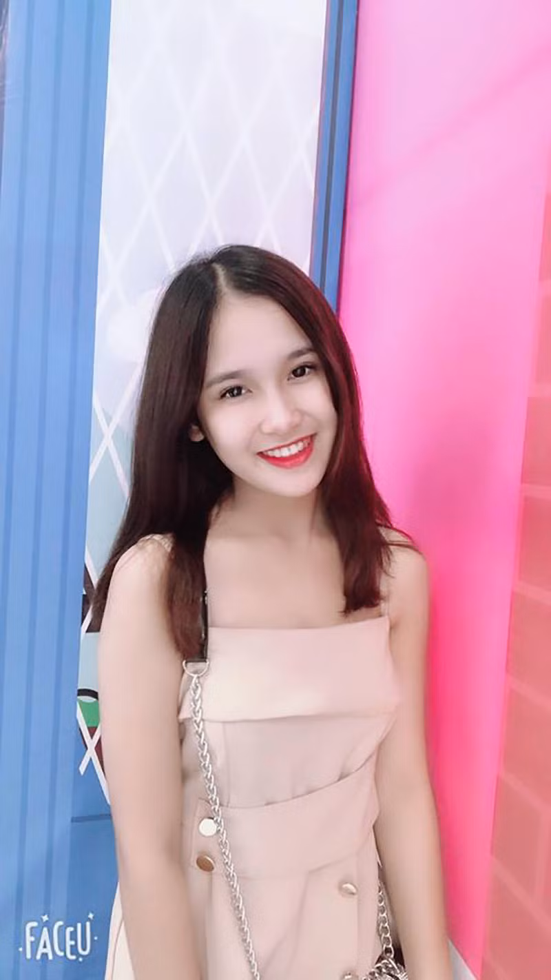 Kể về năng khiếu âm nhạc của mình, Lan Anh kể rằng từ ngày bé được ở chung với bà nội, đêm đến nội thường mở đài, phát các bài hát dân ca, nhạc vàng, nhạc đỏ. Nữ sinh 10X Hòa Bình khi đó cứ ngân nga theo, dần trở thành một thói quen khó bỏ.