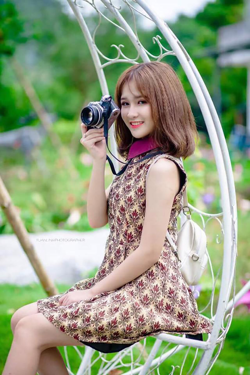 Bên ngoài, Lan Anh sở hữu chiều cao 1m60, cùng phong cách thời trang yêu thích là nữ tính, bánh bèo.