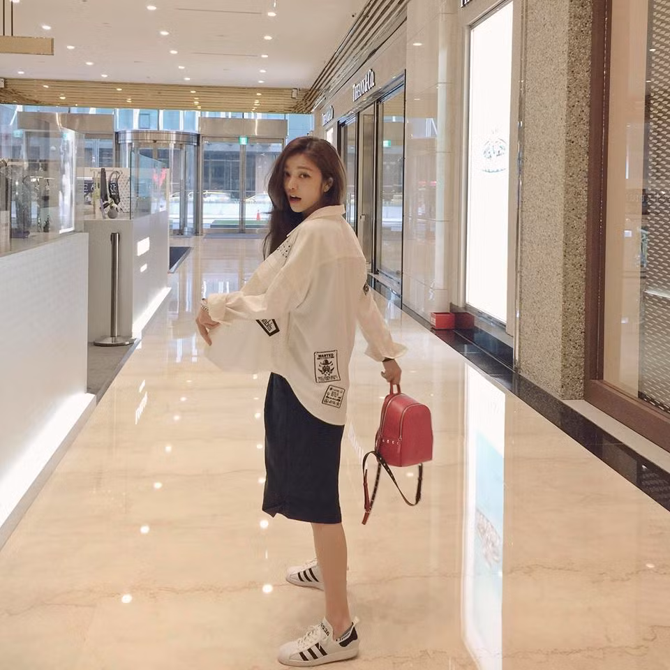 Bên cạnh đó, nhiều người còn vô cùng ấn tượng khi mới đây, Hong Xu Mang tiết lộ loạt ảnh mặt mộc đời thường khiến dân tình mạng vô cùng xôn xao và không ngớt lời khen ngợi vẻ xinh đẹp tự nhiên.