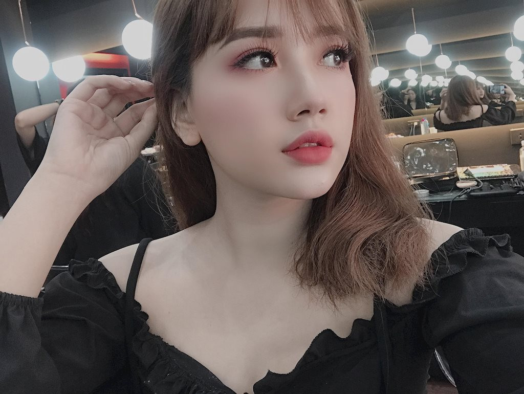 Ngoài thành tích học tập "đỉnh" Thảo Nguyên gây ấn tượng bằng ngoại hình sáng. Bên cạnh việc học trên trường nghệ thuật giúp cô bạn trở thành mẫu ảnh quen thuộc của nhiều nhãn hàng.