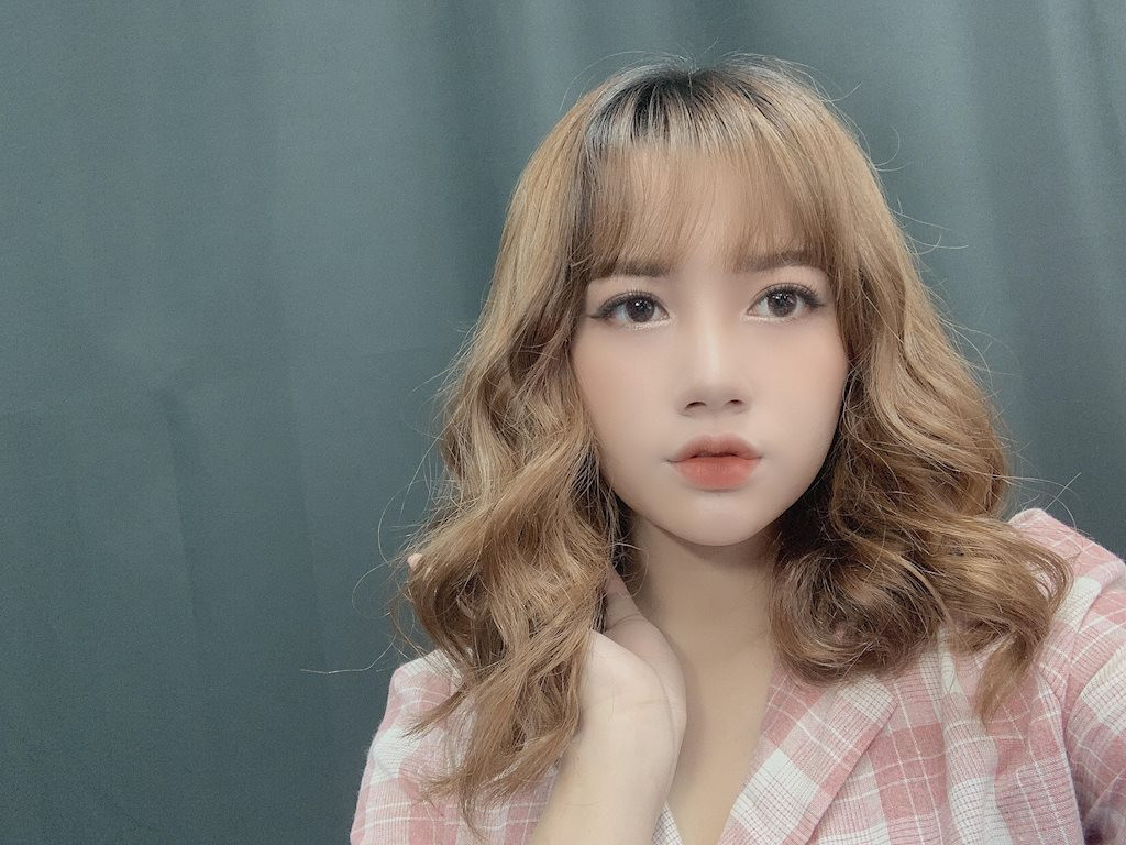 Tuy nhiên, trong tư tưởng và suy nghĩ của Thảo Nguyên, cô bạn này luôn ưu tiên việc học lên hàng đầu, chỉ nhận lịch chụp mẫu khi không phải lên lớp, không có lịch tập bài, trả bài.