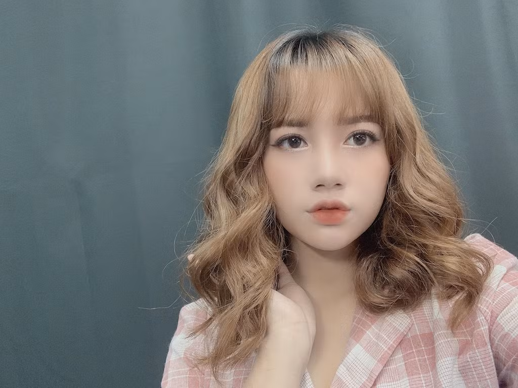 Tuy nhiên, trong tư tưởng và suy nghĩ của Thảo Nguyên, cô bạn này luôn ưu tiên việc học lên hàng đầu, chỉ nhận lịch chụp mẫu khi không phải lên lớp, không có lịch tập bài, trả bài.