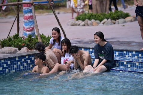 Để đảm bảo an ninh cũng như các biện pháp an toàn phòng chống tai nạn, nhân viên bảo vệ cũng như các nhân viên cứu hộ được bố trí dày đặc để giúp các vị khách trải nghiệm công viên nước được đánh giá hiện đại nhất Thủ đô.