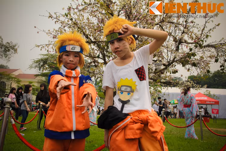 Trong khuôn viên lễ hội, sự chú ý không được đổ dồn về hoa Anh Đào mà lại đến từ những nhân vật Cosplay.