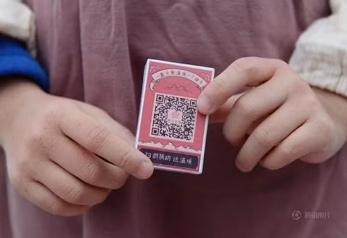 Trong những ngày đông lạnh lẽo, Tủ đồ yêu thương sẽ phát động chiến dịch Cô bé bán diêm để nâng cao ý thức của người dân về những khó khăn mà trẻ em vùng núi đang trải qua.