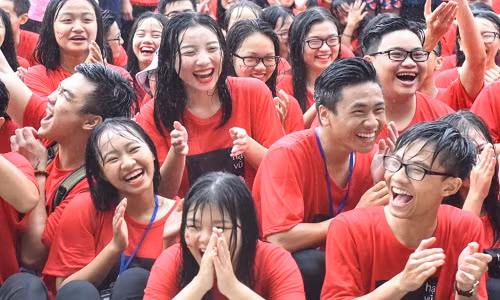 Những câu chuyện qua cách kể hài hước của danh hài làm cho các bạn trẻ cười nghiêng ngả.