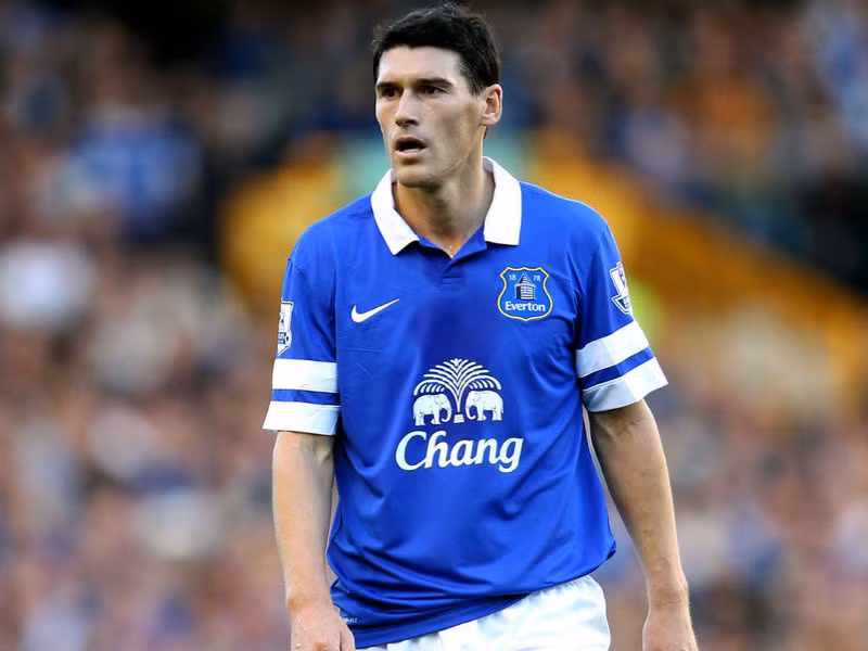 Theo thống kê, tiền vệ trung tâm người Anh - Gareth Barry có tốc độ cao nhất chỉ là 18 dặm 1 giờ, thuộc hàng chậm nhất ở Premier League. Tuy nhiên cho dù tiền vệ 32 tuổi này không nhanh bằng ai, nhưng chính anh là người giúp Everton trở thành một CLB khó chịu hàng đầu Ngoại Hạng Anh khi thi đấu dưới dạng cho mượn từ Manchester City.