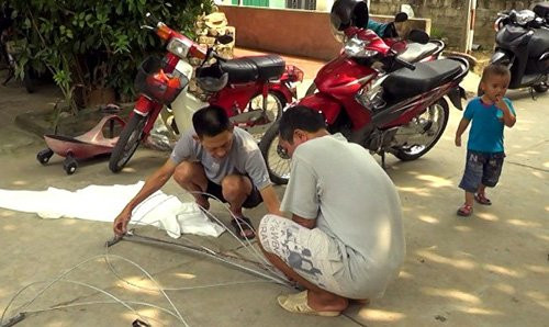 Từng công đoạn, chi tiết được đo đạc và thực hiện tỉ mỉ.