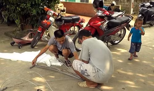 Từng công đoạn, chi tiết được đo đạc và thực hiện tỉ mỉ.