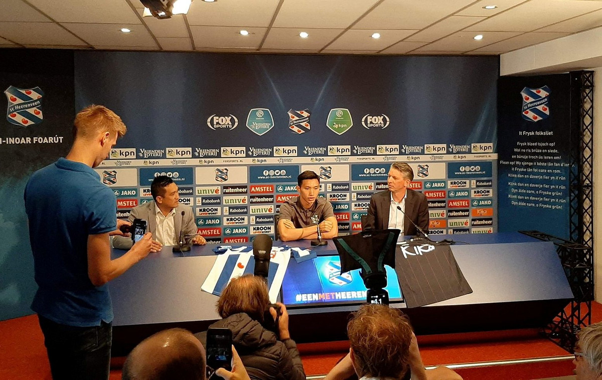 Doan Van Hau sang Ha Lan noi lo ngoai ngu giai quyet sao?