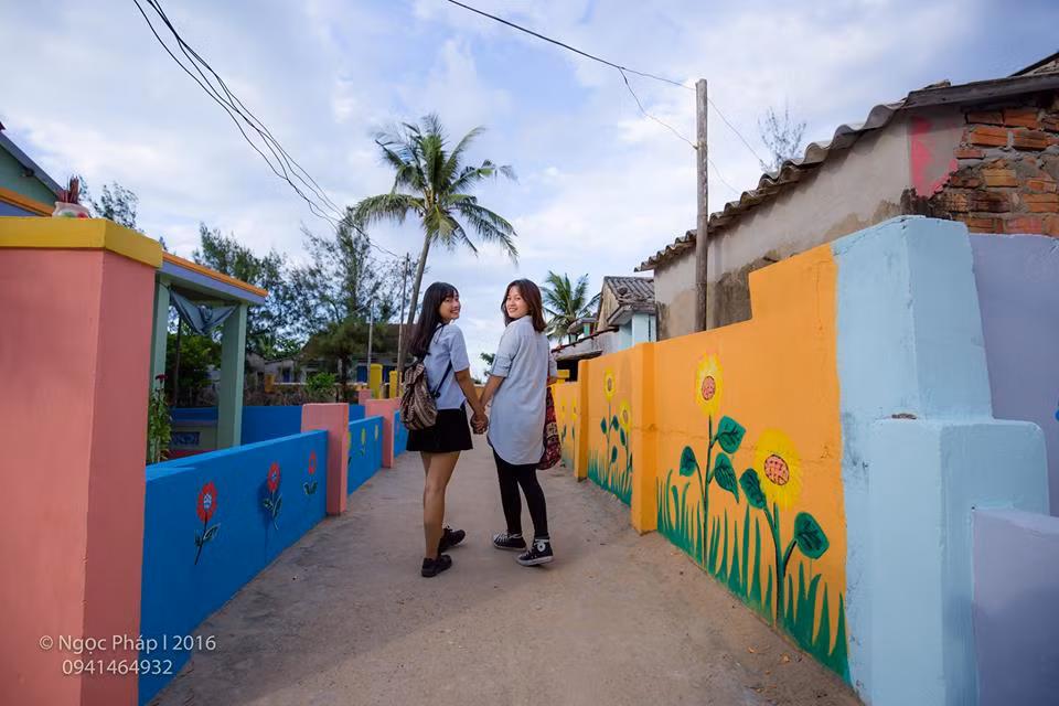 Sau một tháng lao động nghệ thuật tích cực, những tác phẩm tại làng bích họa Việt - Hàn đã hoàn thành và trở thành điểm check-in hot của giới trẻ.