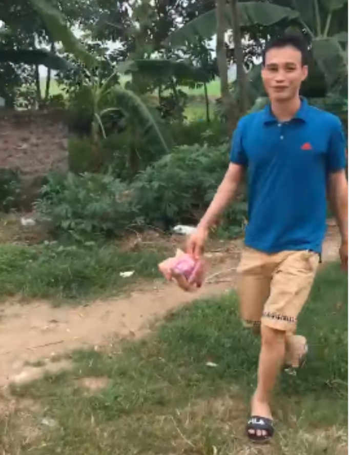 Thậm chí, nickname Minh Ngân còn chia sẻ: "Nhà em giỗ cũng tầm 30 mâm. Toàn để sẵn túi nilon vào mâm cho mọi người cầm về . Chứ dồn cỗ lại 2 cái tủ lạnh chạy hết công suất cũng không đủ sức bảo quản đồ ăn".