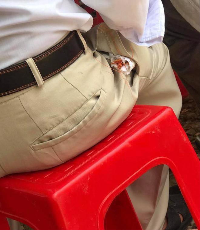 Bên cạnh đó, dân mạng cũng không quên kèm theo những lời khen đối với hành động ăn cỗ gói đồ đem về. Đơn cử như nickname Hoàng Nguyễn chia sẻ: "Chẳng có gì là xấu chỉ sợ mấy ông ngại không dám mang về thôi. Với lại đây cũng là văn hóa vùng miền. Chả bù cho chỗ tôi đang ăn chưa hết đĩa gà nó đã quăng xuống gầm bàn cho chó ăn để lên món mới."