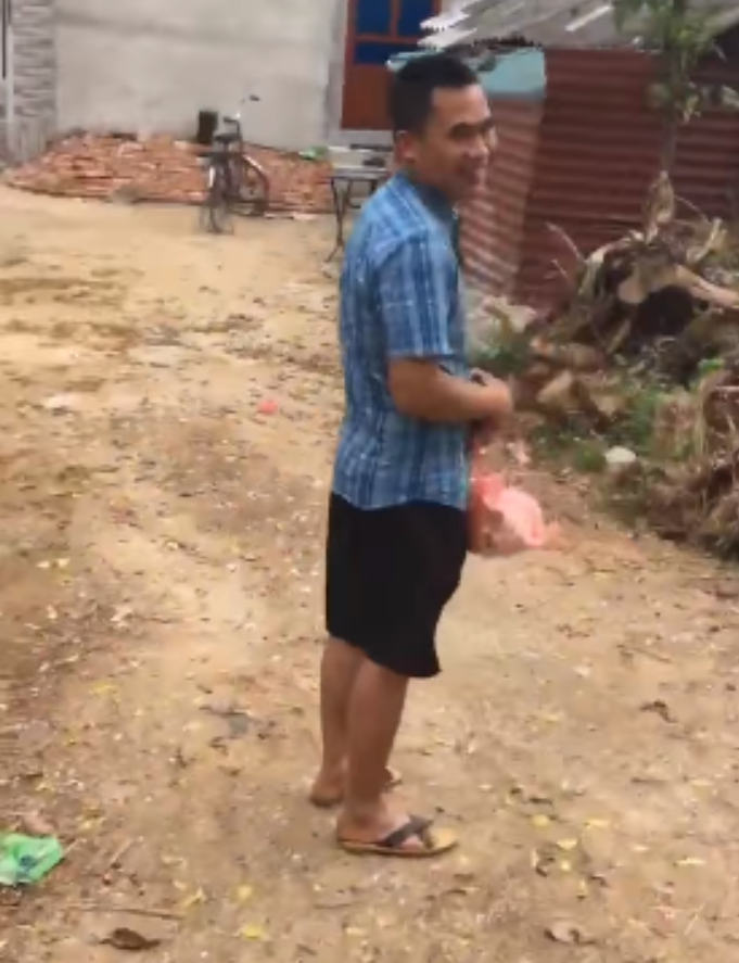 Đa phần dân mạng đều cho rằng việc ăn cỗ cầm phần về là điều bình thường. Việc này giúp gia chủ giải quyết được vấn đề thừa thực phẩm sau những bữa cỗ.