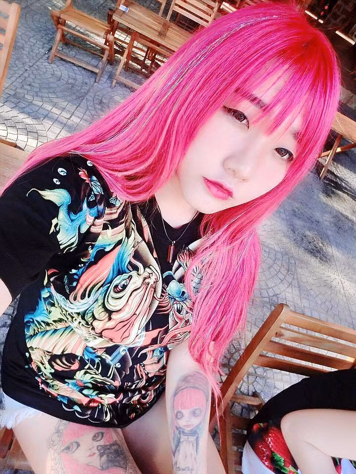 Hot girl 9X nói trên là Trần Ngọc Cát Phương, sinh năm 1990 tại Vĩnh Phúc. Hiện cô gái xinh đẹp này đang sinh sống và làm việc tại TP HCM