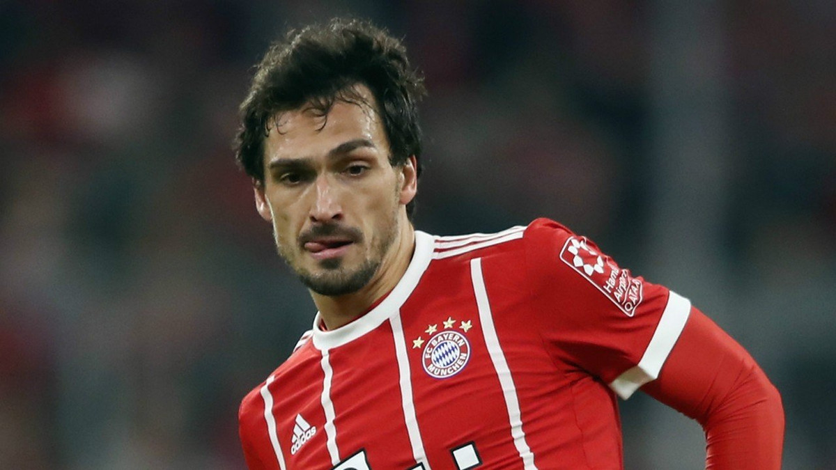Theo Bild, tương lai của Hummels ở Bayern đang bất ổn, khi anh không hài lòng với sự xoay tua của tân HLV Niko Kovac. Cầu thủ 29 tuổi này đang cân nhắc khả năng rời Allianz Arena và đó là tín hiệu không thể tốt hơn cho MU.
